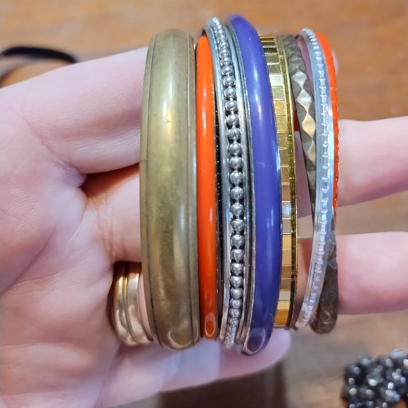 Job Lot of 18 Bracelets, Various Styles & Colours, Stretch, Bangle - Picture 12 of 15